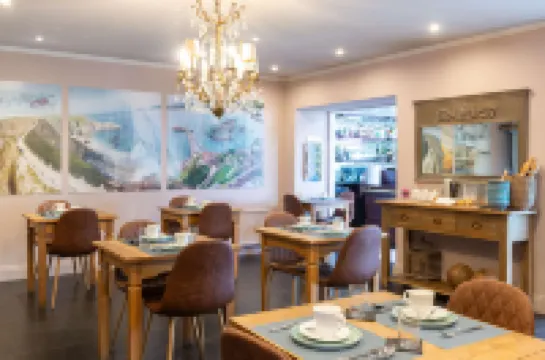 Hôtel Traiteur les Ormes, the Originals Relais