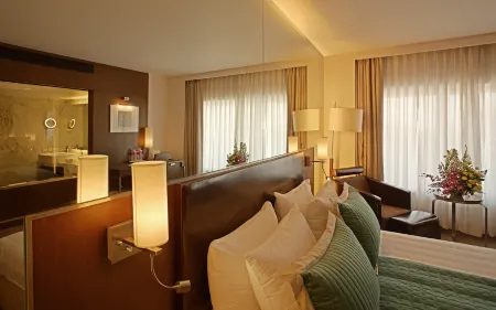 St Laurn Koregaon Park Pune Отели рядом с достопримечательностью «Шанивар Уода Форт»