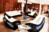 Hummingbird Inn Hotels in Ojai