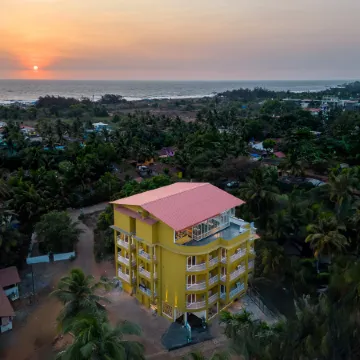 Bedzzz Xclusiv Morjim, Goa by Leisure Hotels