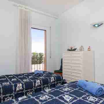 Port Pals Beach Rooms