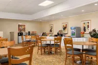 Emerald Hotel & Suites Calgary Airport