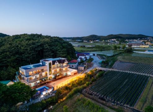 Taean (Anmyeondo) Kkotji Blue Pension
