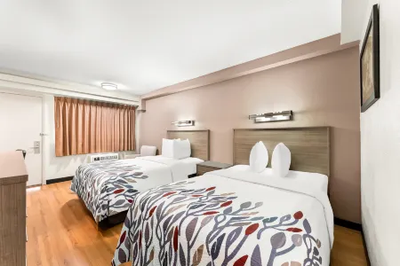 Red Roof Inn Allentown Airport Отели рядом с достопримечательностью «Парк Шервуд»