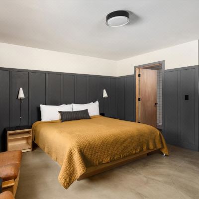 Honeymoon King Suite The Coachman Hotel Promo Code