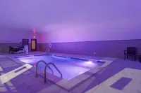 Comfort Inn & Suites Downtown Near University - piscine