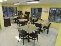 Days Inn by Wyndham Conover-Hickory - Breakfast