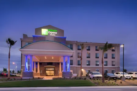 Holiday Inn Express & Suites BAKERSFIELD AIRPORT by IHG