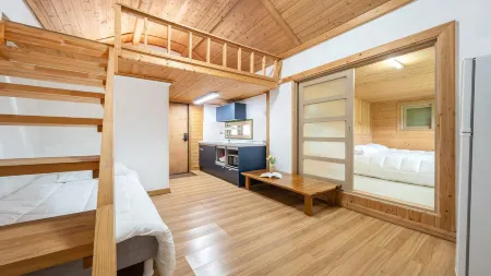 Boryeong Hiddenvillage Dokchae Poolvilla Отели в г. Порён