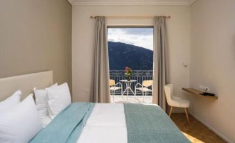 V Hotel Delphi