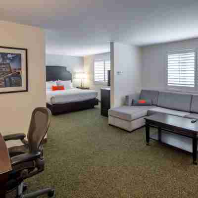 Collegian Hotel & Suites, Trademark Collection by Wyndham Rooms