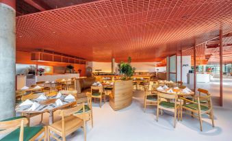 Almenat Embu Das Artes, Tapestry Collection by Hilton