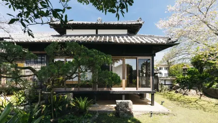 Paak Hotel Отели рядом со станцией JR Obi station