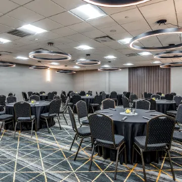 Staybridge Suites DALLAS MARKET CTR LOVE FIELD by IHG Отели рядом с Аэропорт Лав-Филд