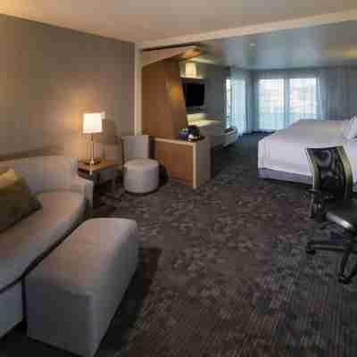 Courtyard Bay City Rooms