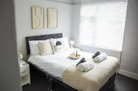 Central Studio Apartments in Stratford Upon Avon Hotels in Billesley