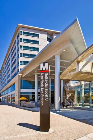Courtyard Washington, DC/U.S. Capitol Отели рядом с достопримечательностью «Библиотека Фолгер Шекспир»