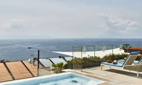 เดอ โบนาร์ต เนเปิลส์, คูริโอ คอลเลคชั่น บาย ฮิลตัน