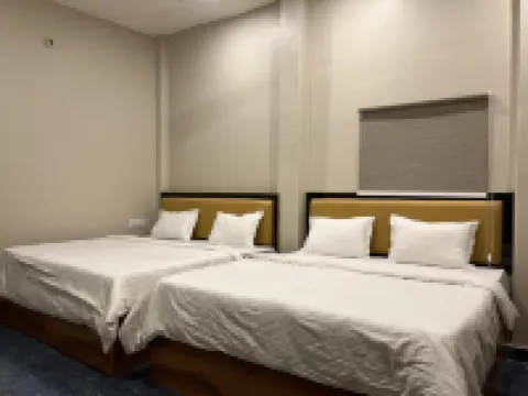 Vibe N Joy | Stay @Dashashwamedh Ghat Hotels near Manikarnika Ghat