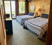 Heros Hideaway, private 1acre flat grassy yard, majestic sunsets