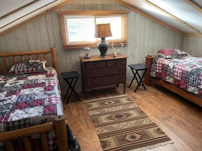 Getaway Cabin on the Rock River, enjoy kayaking, canoeing and fishing
