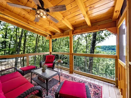 Moondance Cabin at Red River Gorge - Hot Tub