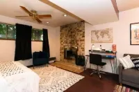 Hidden Gem Studio in Shoreline Hotels in Shoreline