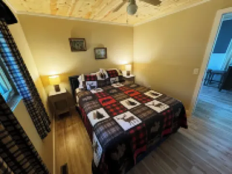 Cozy lakefront home on Dowling Lake, Superior WI. Private dock w/Kayaks.