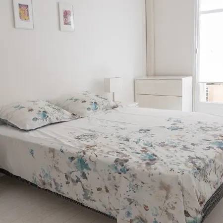 NEW! 2 Pieces Design, Downtown, 200 m beaches, air conditioned