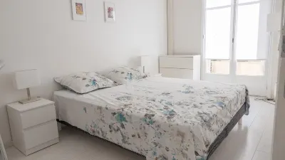 NEW! 2 Pieces Design, Downtown, 200 m beaches, air conditioned Hotels near Port de Menton Garavan