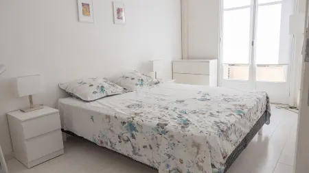 NEW! 2 Pieces Design, Downtown, 200 m beaches, air conditioned Отели рядом с достопримечательностью «Музей Жана Кокто - Коллекция Северина Вундермана»