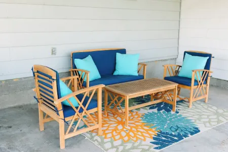 Molly's Place - Home in Kennewick with yard