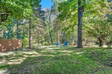 New King Bed! Firepit and Near CLE, BW, Metroparks Отели в г. Берея