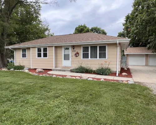 The Johnston House - Located in the heart of Johnston - Close to Saylorville Hotels in Johnston