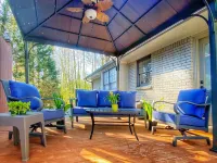 Modern and Stylish Creekside Retreat Home - Walk to Downtown