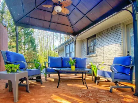 Modern and Stylish Creekside Retreat Home - Walk to Downtown