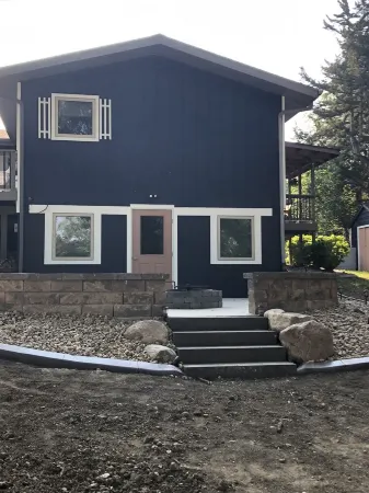 Lakeview Cabin- minutes from beach!