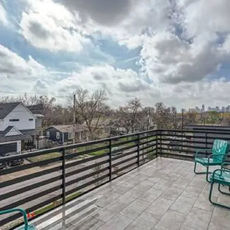 Dip into the 512 Experience! 6 Bdrms W/Pool Mins to DT