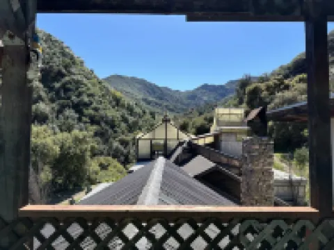 Panoramic Loft with Deck, Private Trails and Creek Hotels in Topanga