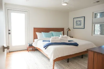 Irie on Erie B Hotels near Folly Beach