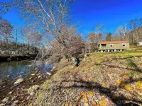 Meadow Riverfront Cabin Hotels in Wilderness