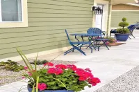 Quaint 2 bedroom cottage at Bass Lake-paddle boards, kayaks, private ramp, bikes
