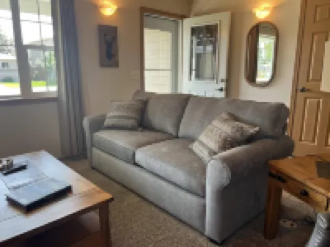 Cozy Cody cul-de-sac home! Sleeps 6.