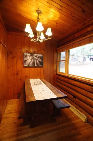 The Owl of Lake George 2 BR deck lake views fireplace