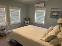The Salty Point....a waterfront fishing cottage with kayaks, ping pong and more!