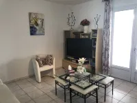 Maison Avec Grande Piscine Individuelle Hotels in Noves