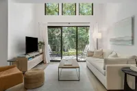 Newly Renovated Top Floor High Hammock Villa! Golf Views & Close to Everything!