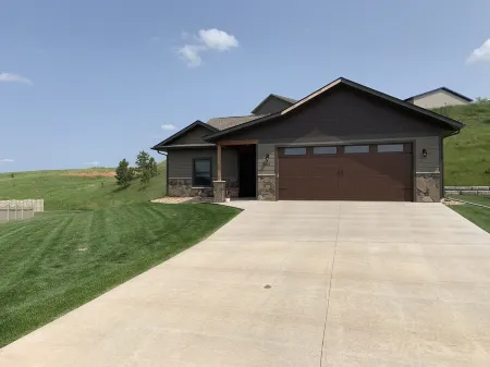 Cozy Home Close to All Attractions with a Fabulous Kitchen and All Amenities!