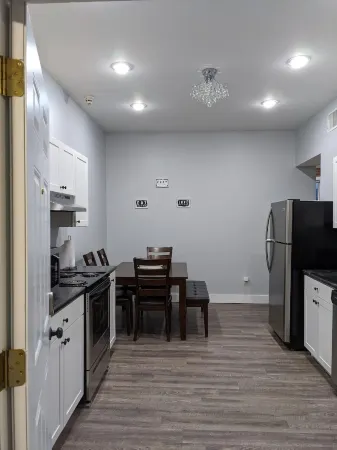 Heart of downtown Canton Отели в г. Кантон