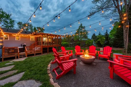 Southern Comfort Getaway: hot tub-theater-game room-fire pit-yard games Отели рядом с достопримечательностью «West Knoxville Pediatrics»